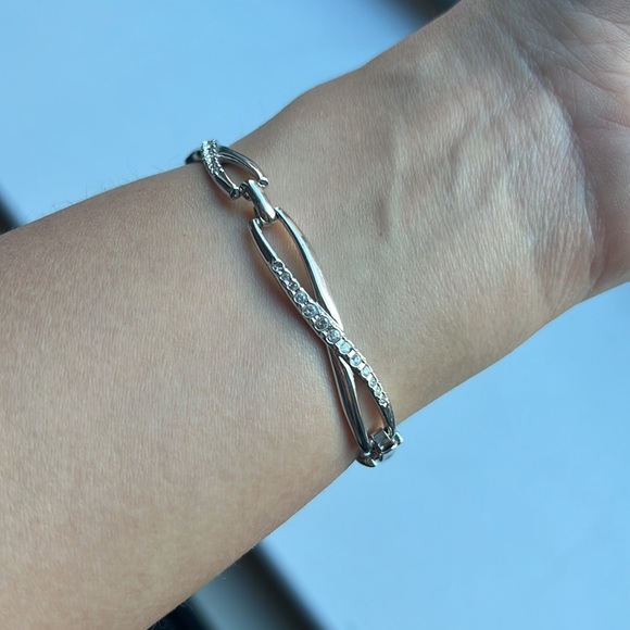 Swarovski Crystals Pave Twisted Link Bracelet - Picture 1 of 5